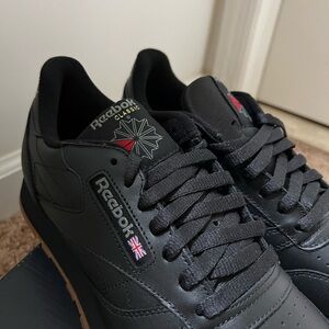 Mens Reebok Classic Sneakers - size 9